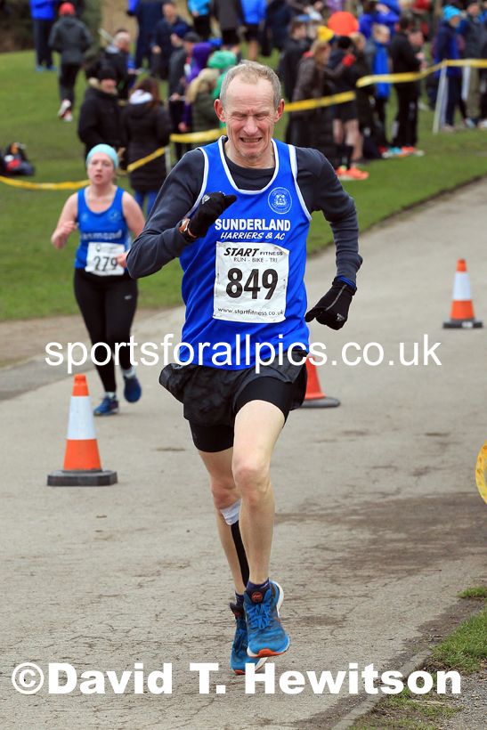 Senior women and veteran women and men over-50s NECAA Road Relay Champs., Hetton Lyons Park, Hetton le Hole, County Durham. Photo: David T. Hewitson/Sports for All Pics